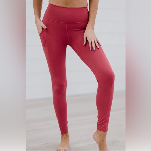 New Balance Pants - EUC Women’s Size Medium New Balance Logo Print Leggings/Tights With Side Pockets